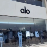 ALO中国首店香港开业：不少消费者排队近1小时入场，热门款靠抢