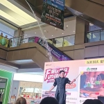 演员商场表演喷火触发自动灭火装置 消防系统灵敏反应